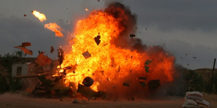 אש הפצצה פיצוץ