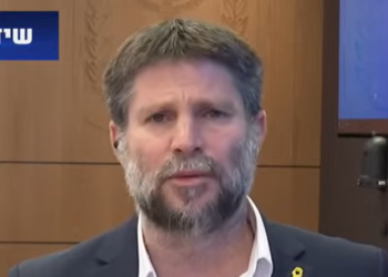 סמוטריץ׳ ליועמ"שית  בבקשה דחופה למניעת השביתה הפוליטית