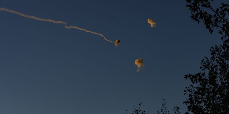 צעיר בשנות ה-20 נפצע קשה מרסיסים: כל הפרטים על המטחים לטבריה ולחיפה