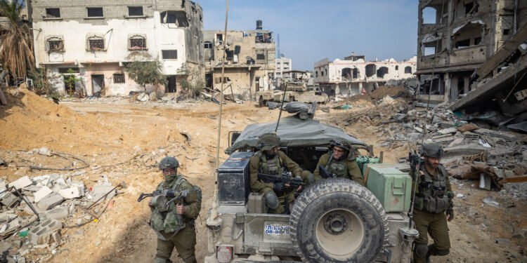 לוחמים