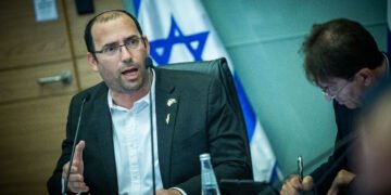 "בדם ואש נפדה אותך פלסטין" | רוטמן: במדינות אחרות מדובר בהסתה