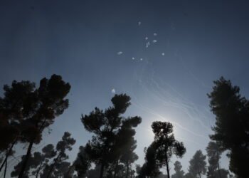 ירוטים לילה טילים