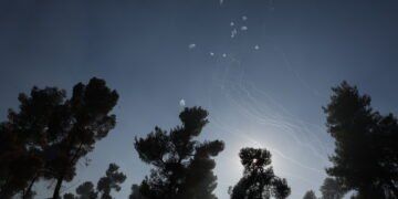 ירוטים לילה טילים