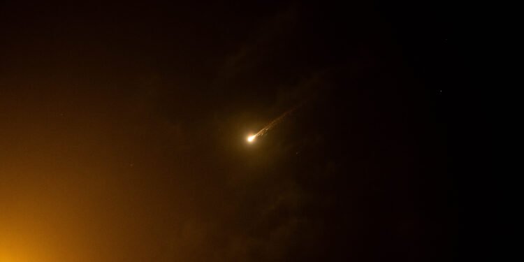 צעיר בשנות ה-20 נפצע קשה מרסיסים: כל הפרטים על המטחים לטבריה ולחיפה