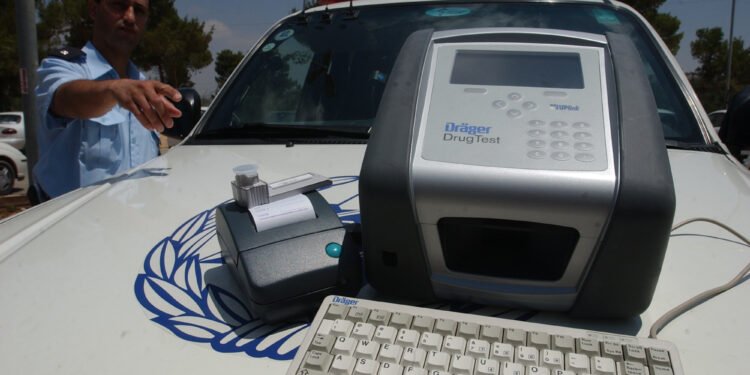 שוטרי מחוז מרכז עצרו תושב רמאללה בחשד לניסיון גניבת רכב מכפר יונה