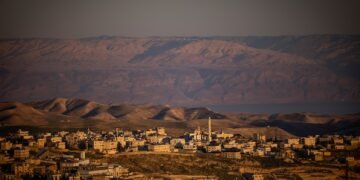 מצרים: "דוחים עקירת פלסטינים, נציע תכנית לשיקום עזה"