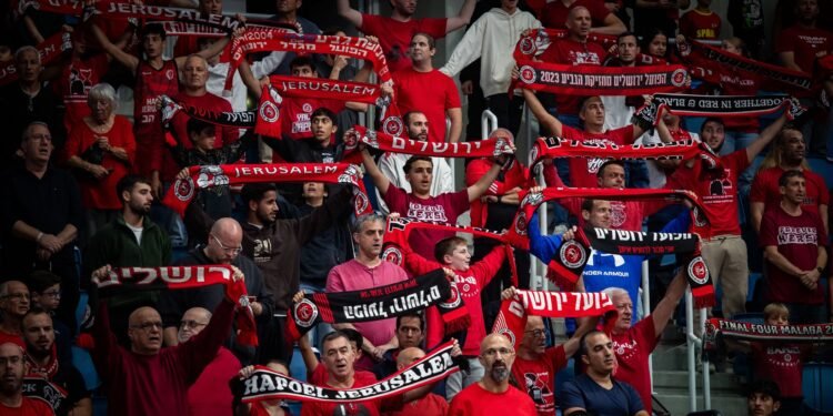 הפועל תל אביב ניצחה את חולון 68:72