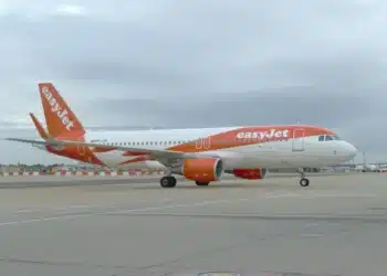 איזי ג'ט חוזרת לפעול בישראל