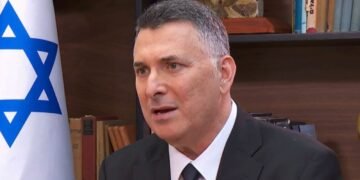 השר גדעון סער