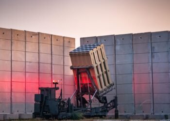 כיפת ברזל טיל יירוט הגנה